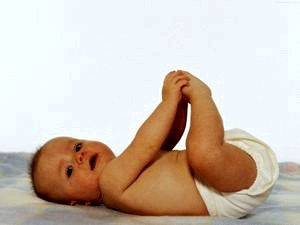 Упражнения для физического развития ребенка 4-6 месяцев