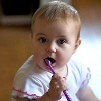 Как облегчить боль у малыша при прорезывании зубов?
