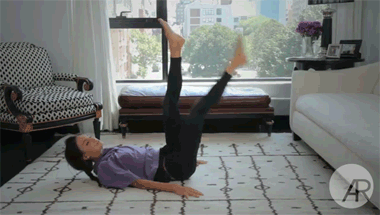 Тренировки дома: комплекс упражнений для девушек в гифках
