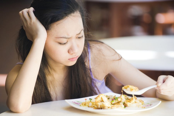 Пищевые расстройства у подростков: признаки, причины и лечение