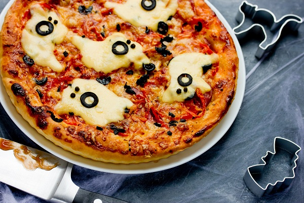 Блюда на Хэллоуин: готовим пиццу с привидениями