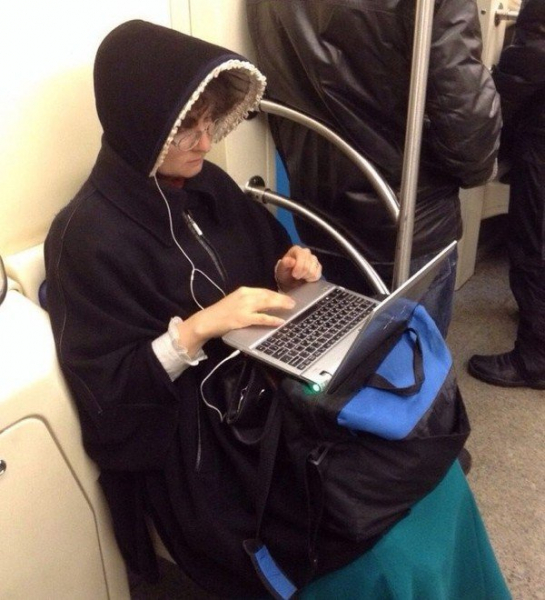 Смешные люди в метро: подборка самых странных и забавных фото