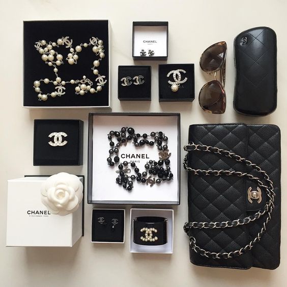 Воплощение элегантности: история бренда Chanel