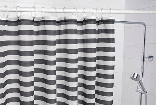 Из каких материалов можно выбирать шторы в ванную комнату
