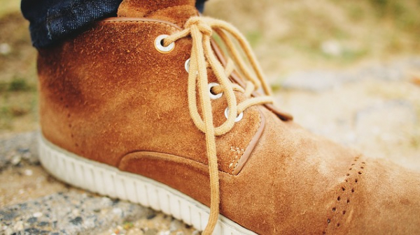 Как чистить замшевую обувь правильно