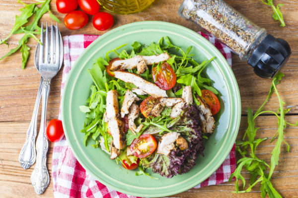 Лучшие рецепты летних салатов с куриным филе