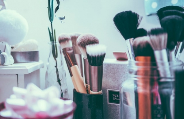 Как нужно мыть спонжи и кисти для макияжа