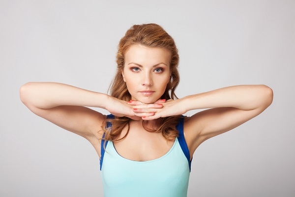 ТОП-5 упражнений для шеи, которые сделают ее длиннее и изящнее