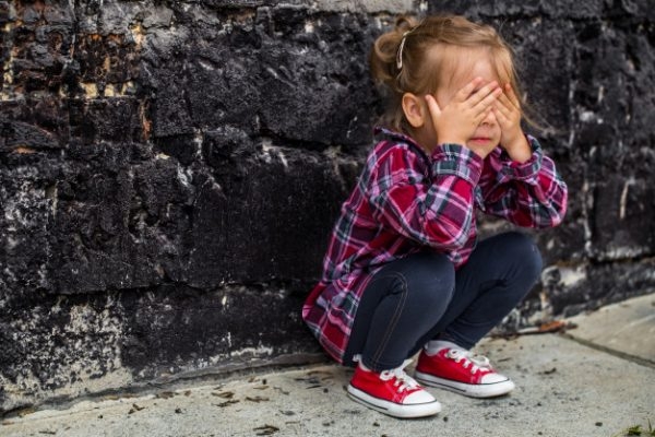 Как действовать, если вы стали свидетелем жестокого обращения с ребенком?